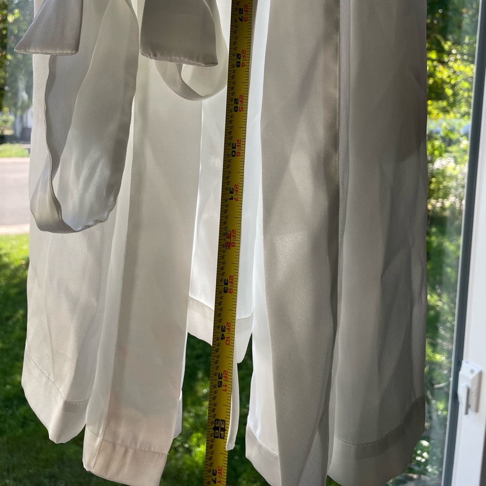 Dentelle Vintage White Satin Robe W/ Lace Accents - image 8